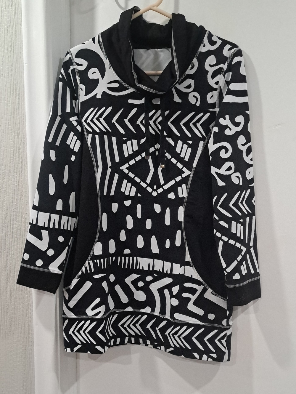 Black & White Geometric Cowl-Neck Tunic Hoodie